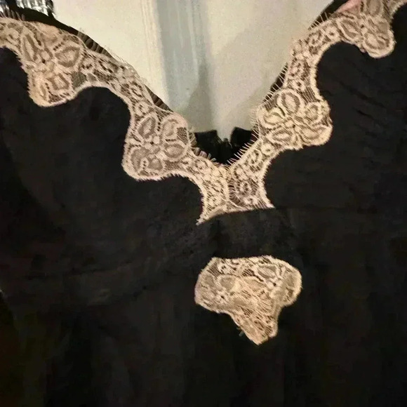 Peep studio 100% silk camisole black with cream lace adjustable straps Sz med - Picture 2 of 9
